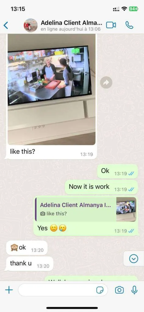 WhatsApp conversation praising 4K streaming quality on Smart TV